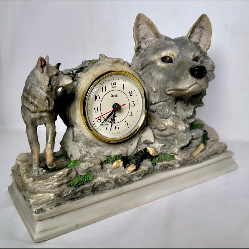 Vintage Retro Crosa Large Wolf Mantle Clock 1970s Wild Animal Clock